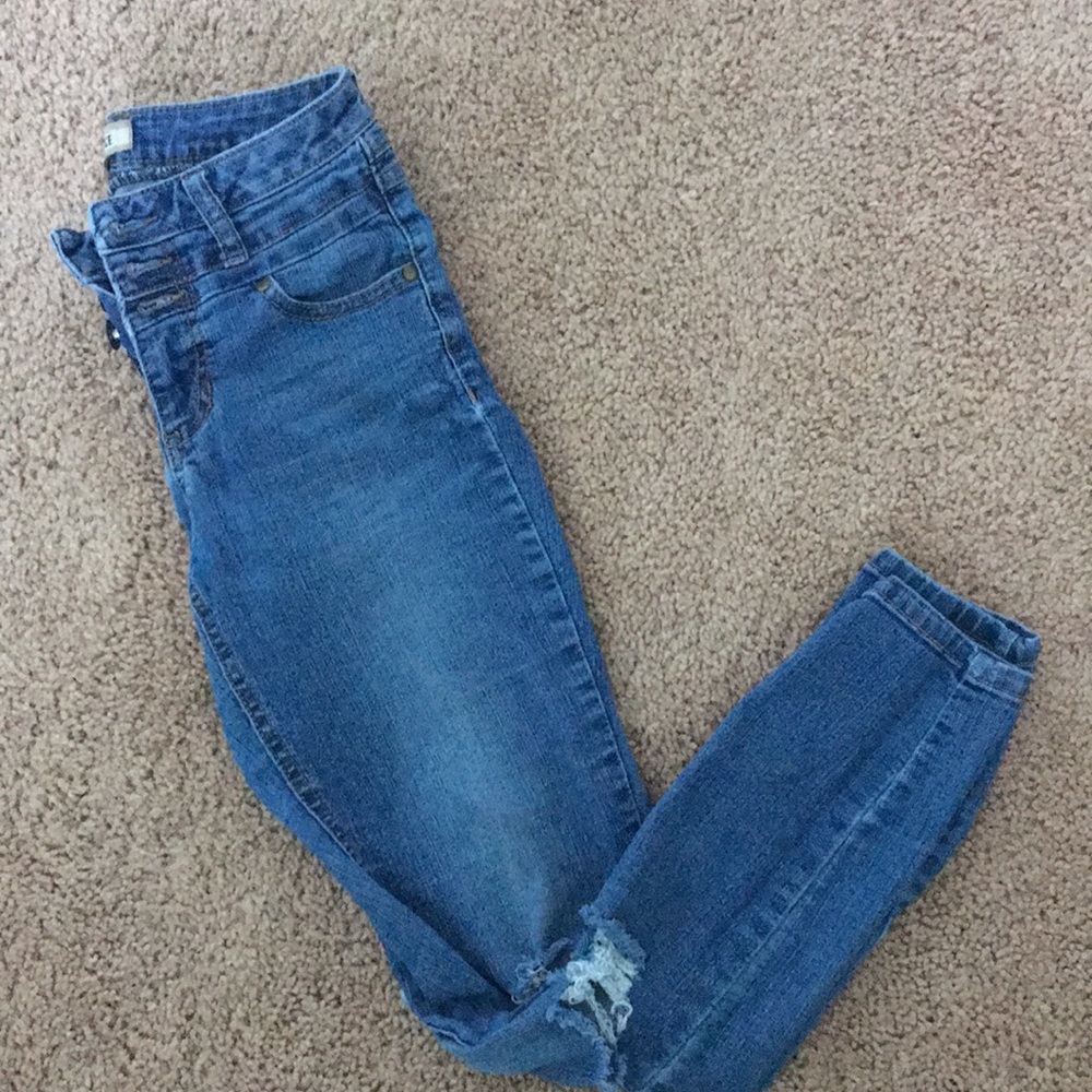 Ripped jeans (Not Dress Code)